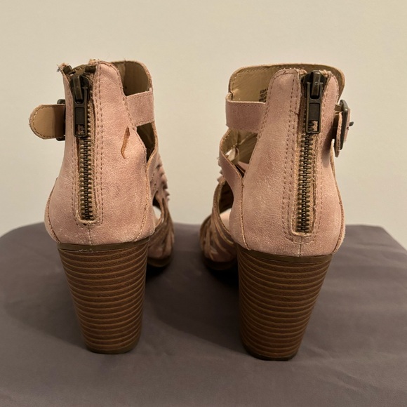 Women’s heels, size 9. Tan color. - Picture 4 of 5